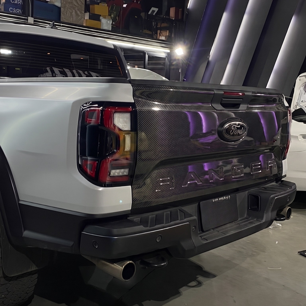 Ford Ranger Raptor | Carbon Fiber Tailgate Cover